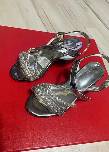 Gri Yılan Desenli Tokalı Yüksek Topuklu kız çocuk Ayakkabı - Görsel 5