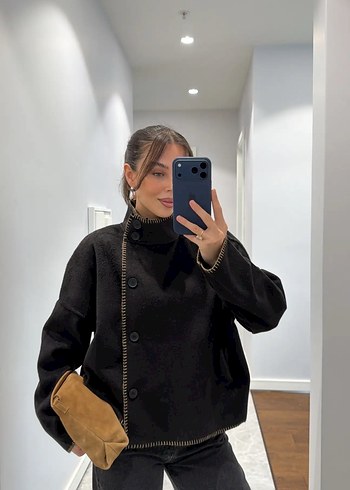Siyah Kaşe Yüksek Yakalı Kadın Ceket