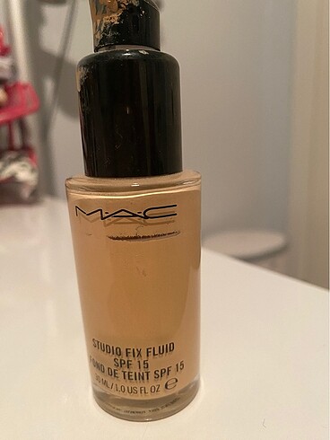 MAC Mac Studio Fix Fluid Fondöten NC15