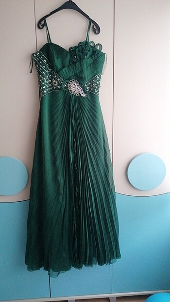 40 Beden yeşil taşlı abiye elbise