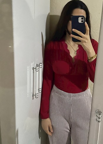 Düğmeli Kırmızı V Yaka Kadın Bluz - Görsel 2