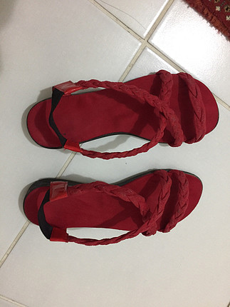 Kırmızı örgü sandalet 