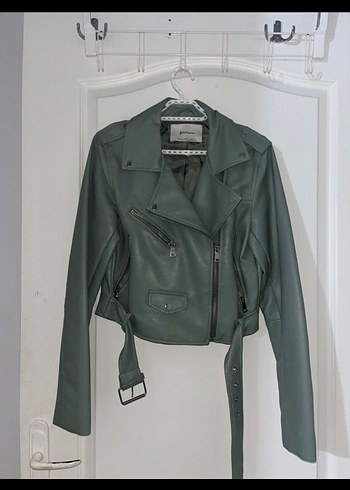 Stradivarius Kadın Kemerli Deri Biker Ceket