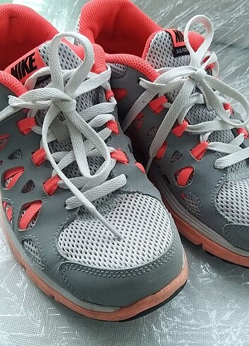 Nike sopor ayakabı turuncu detayı var orjınal????