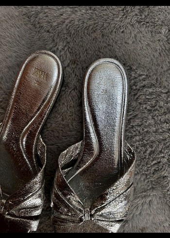 Zara Gri Metalik Dolgu Topuklu Terlik