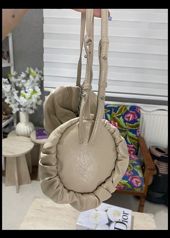  Beden Zincir Detaylı Bej Kadın Omuz Çantası