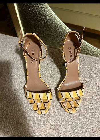 Derimod Sarı Yılan Desenli Stiletto Topuklu Kadın Ayakkabı