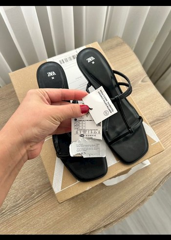 Zara Siyah Topuklu Minimalist Kadın Sandalet