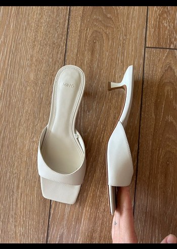 37 Beden MNG Beyaz Minimalist Topuklu Kadın Terlik