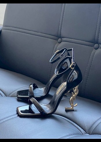 Yves Saint Laurent Siyah Rugan Stiletto Topuklu Kadın Ayakkabı