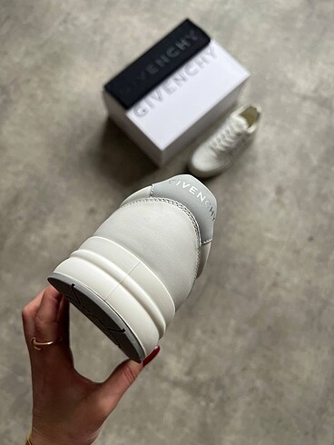 40 Beden beyaz Renk Givenchy Sneakers