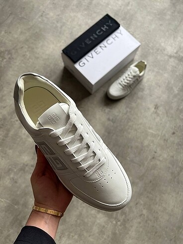 GIVENCHY Givenchy Sneakers