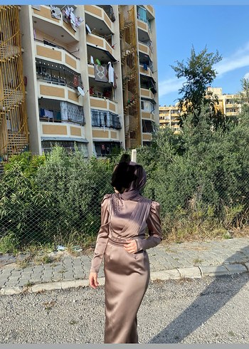 Kahverengi Yüksek Yakalı Drapeli Midi Kadın Elbise - Görsel 3