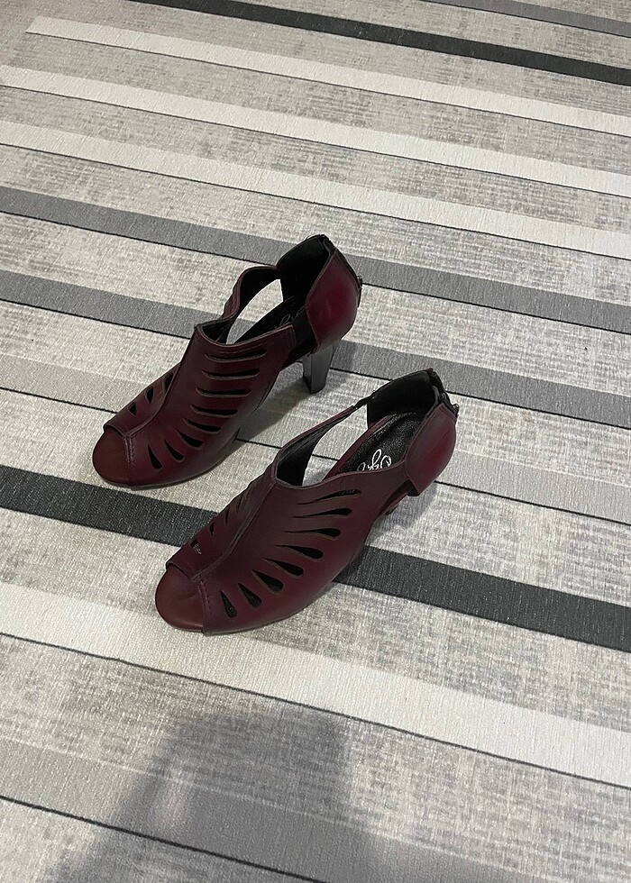 Topuklu ayakkabı - Görsel 2