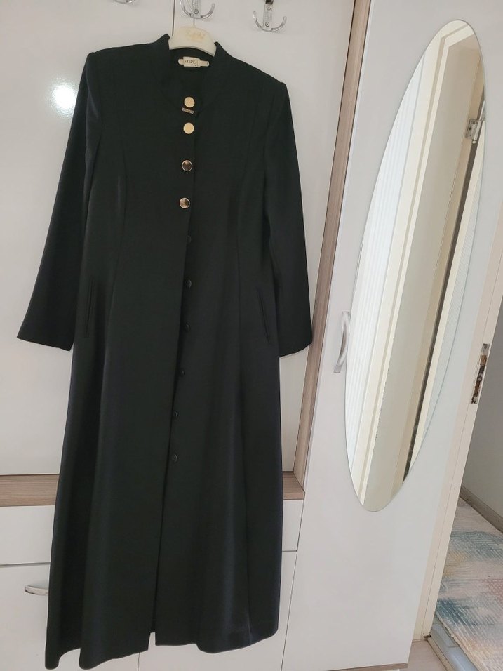 Siyah Düğmeli Uzun Kadın Klasik Kaban - Görsel 2