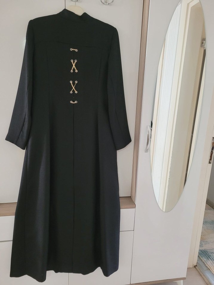 Siyah Düğmeli Uzun Kadın Klasik Kaban - Görsel 4