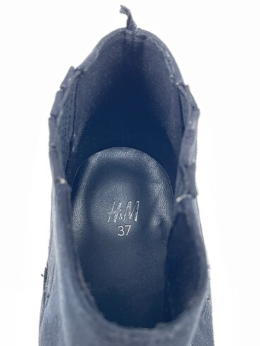 37 Beden siyah Renk H&M Bot %70 İndirimli.