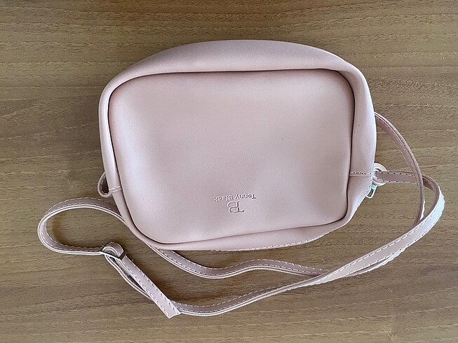 Pembe çanta
