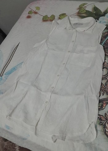 Düğmeli Beyaz Kolsuz Keten Gömlek - Görsel 4