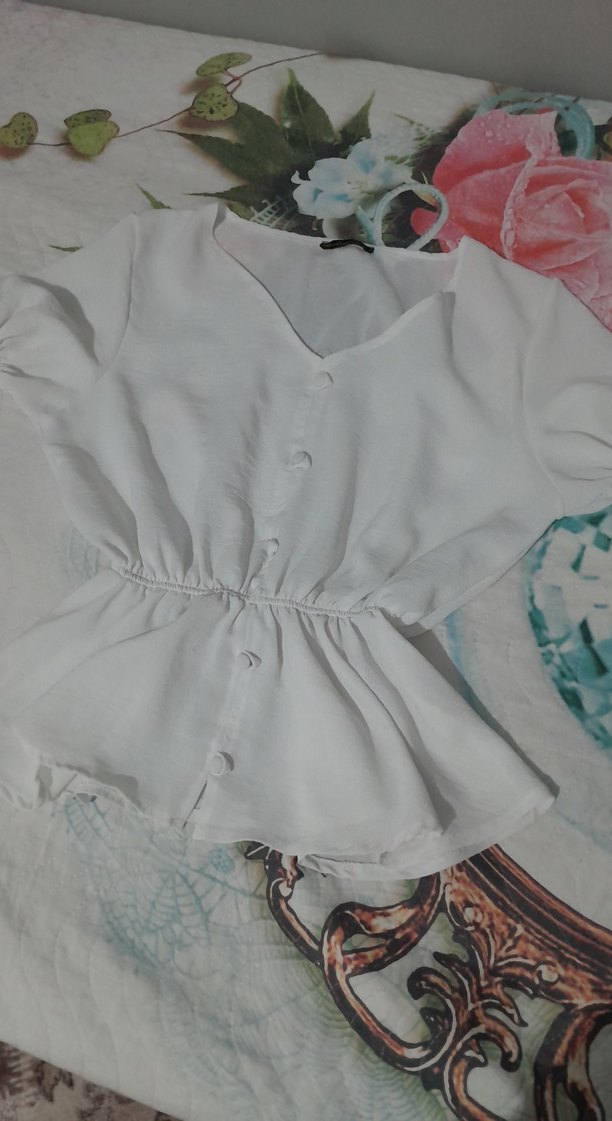 Düğmeli Beyaz Keten Midi Bluz - Görsel 2