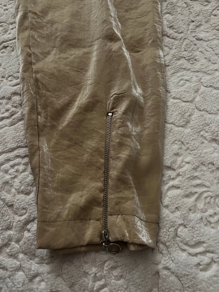 Bej Parlak Kumaşlı Kemerli Kadın Pantolon - Görsel 2