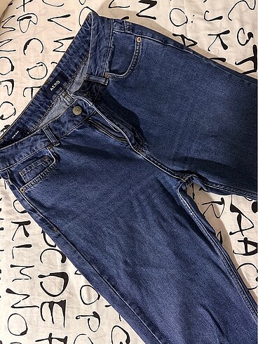 MOM JEAN
