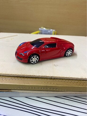 Transformers Metal Araba dönüşebilen