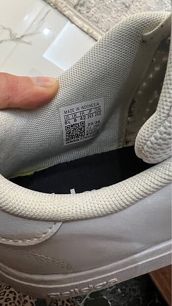 42 Beden beyaz Renk Adidas erkek ayakkabı