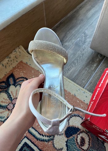 Zara Gümüş Tokalı Yüksek Topuklu Kadın Ayakkabı