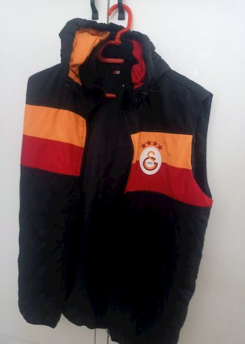 Galatasaray Baskılı Siyah Kapüşonlu Yelek - Görsel 4