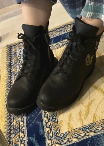 38 Beden Siyah Nakışlı Rock Punk Kadın Bot