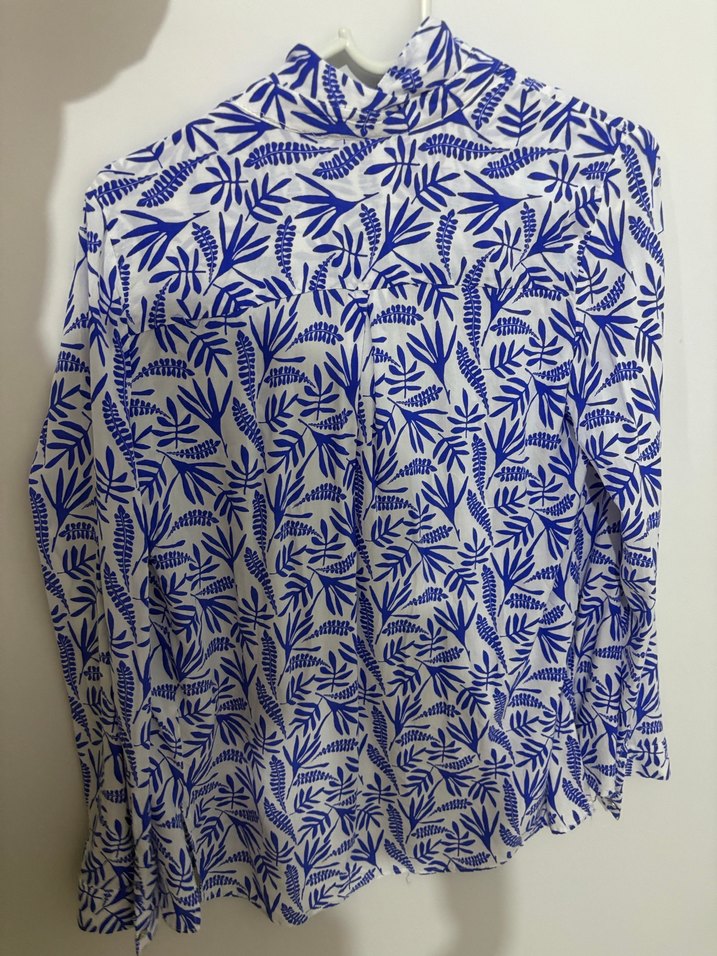 Mavi Desenli V Yaka Kadın Gömlek - Görsel 4