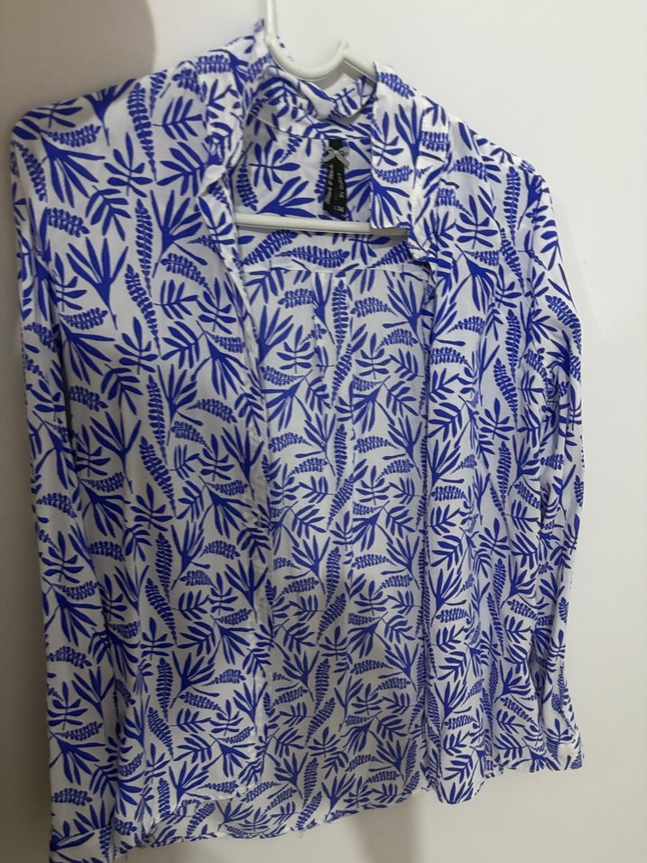 Mavi Desenli V Yaka Kadın Gömlek - Görsel 2