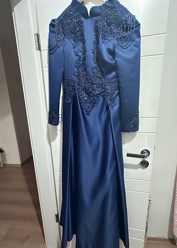 36 Beden Lacivert İşlemeli Uzun Kollu Abiye Elbise