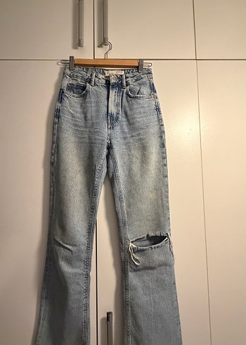 Stradivarius Yirtik Jean
