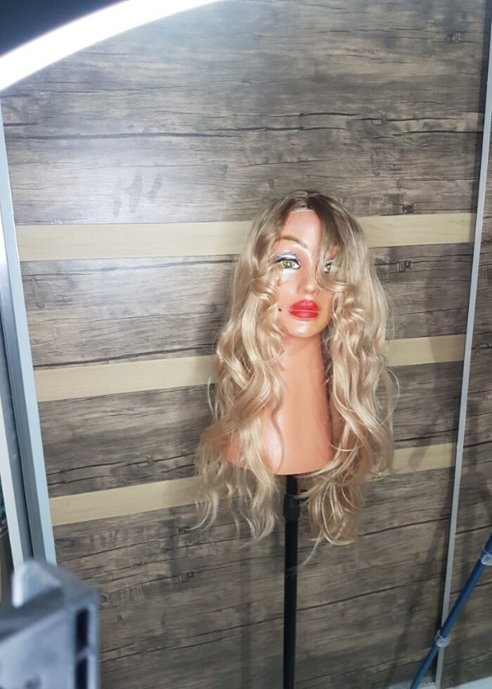 koyu dib perçemli uzun peruk - Görsel 4