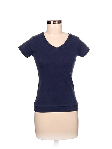 Koton T-shirt %70 İndirimli.