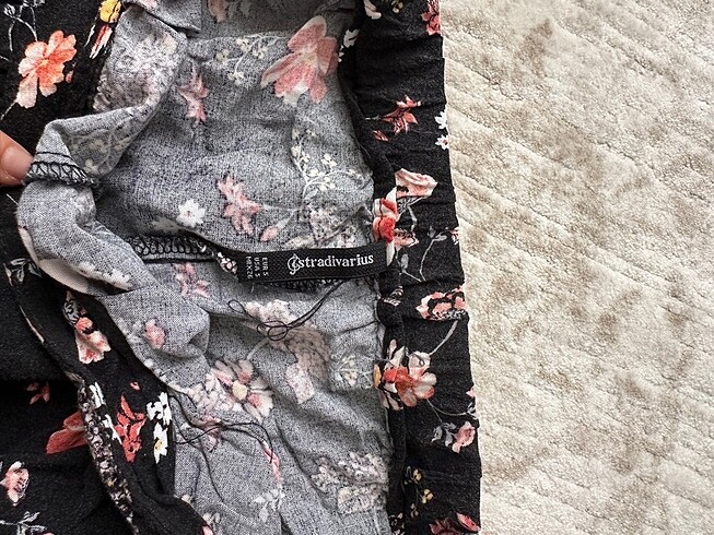 Stradivarius Çiçek desenli etek görünümlü şort