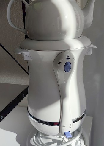 Beyaz ve Gri Çay Makinesi - Görsel 4