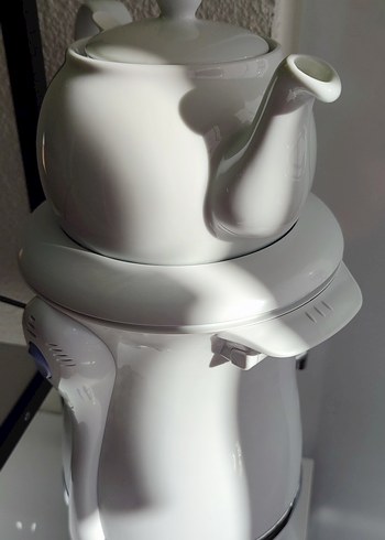 Beyaz ve Gri Çay Makinesi - Görsel 8