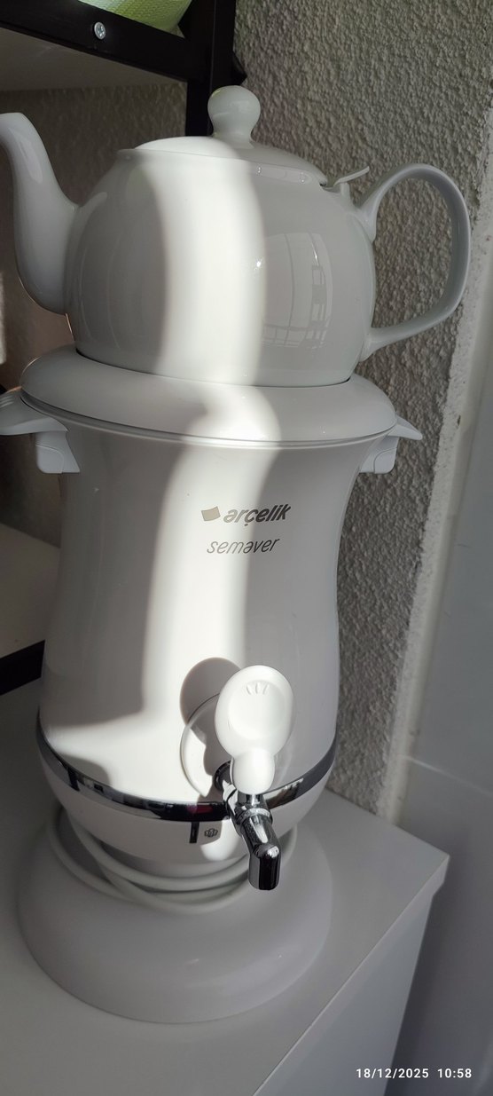 Beyaz ve Gri Çay Makinesi - Görsel 3