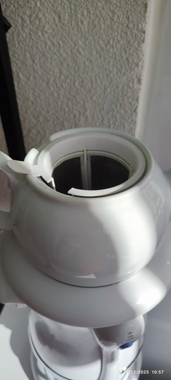 Beyaz ve Gri Çay Makinesi - Görsel 5