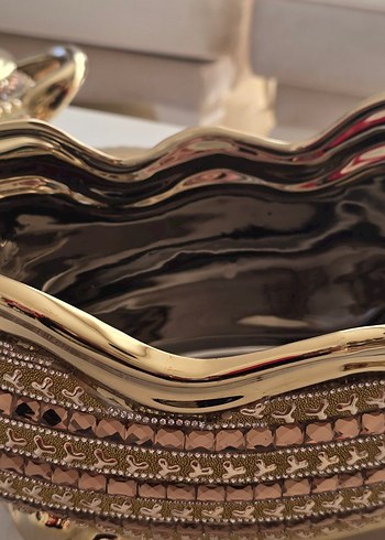 masa takımı ,

Parlak Altın Renkli Dekoratif Vazo - Görsel 10