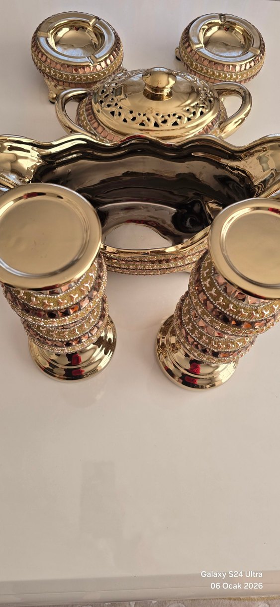 masa takımı ,

Parlak Altın Renkli Dekoratif Vazo - Görsel 2