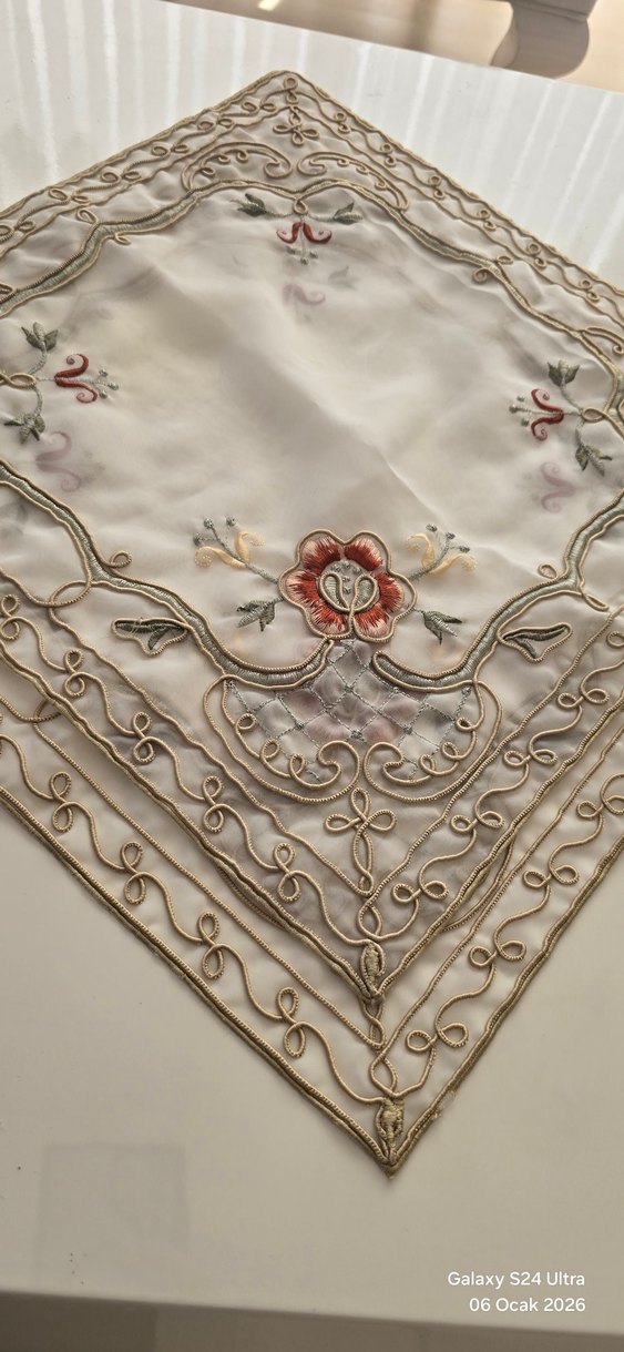 İşlemeli Beyaz Masa Örtüsü - Görsel 5