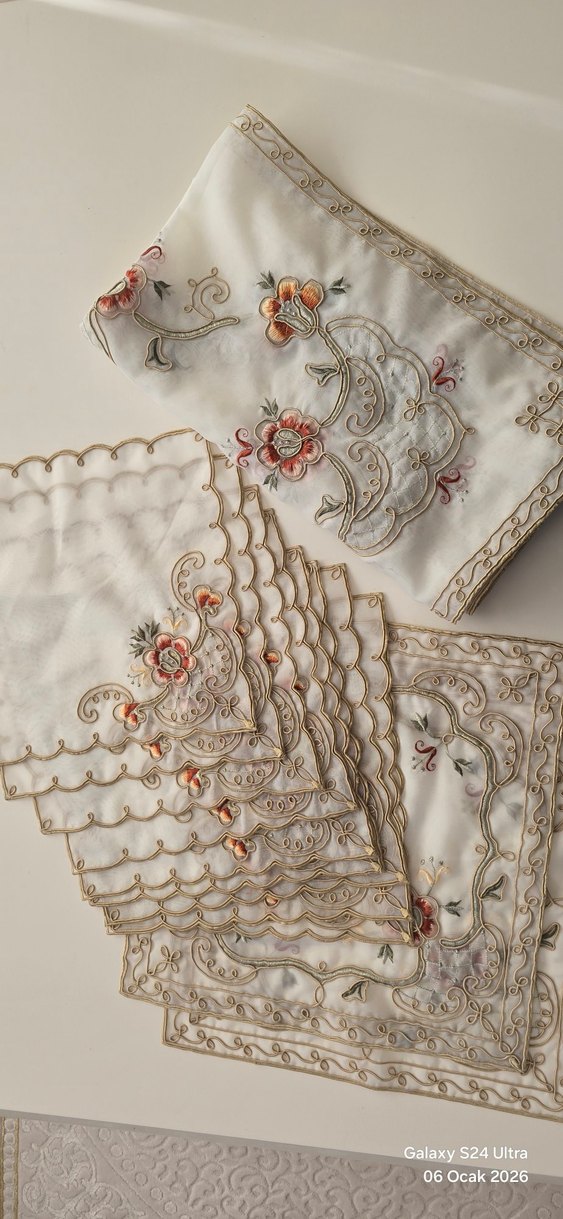 İşlemeli Beyaz Masa Örtüsü - Görsel 2