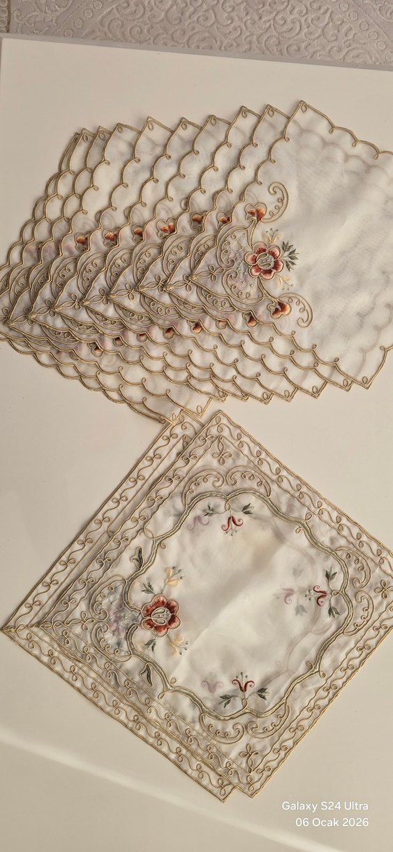 İşlemeli Beyaz Masa Örtüsü - Görsel 4