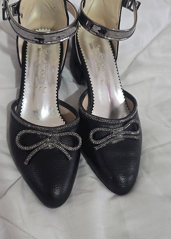 Tokalı Siyah Yılan Desenli Topuklu Ayakkabı - Görsel 3