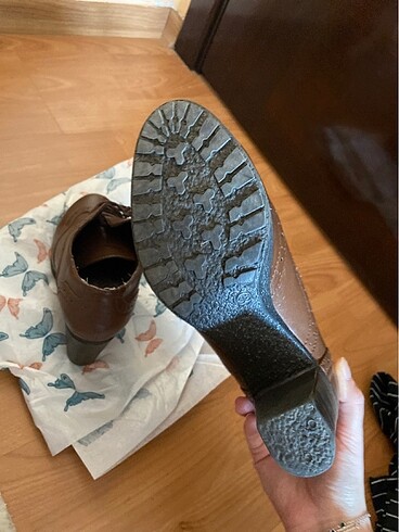 Kahverengi topuklu ayakkabı - Görsel 4