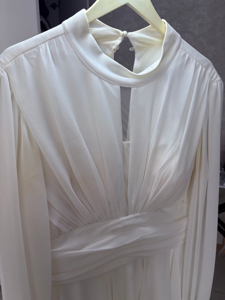 Beyaz V Yaka Düğmeli Midi Nişan Elbisesi - Görsel 5